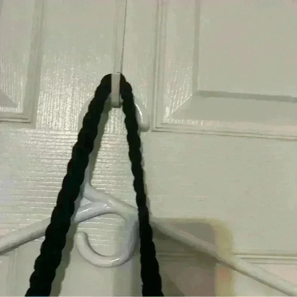 Danielle Nicole Crossbody knit, fringe, Crochet EUC wood handles - Picture 4 of 8